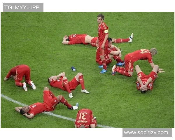 足球明星潮流入场秀引领时尚风潮展现运动与魅力的完美结合