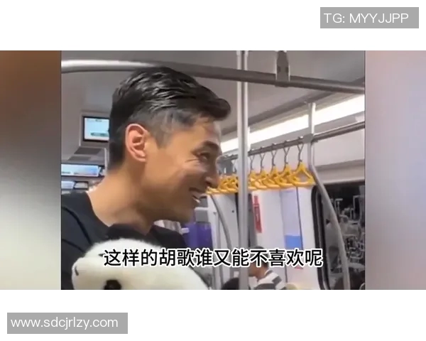 胡歌与足球明星亲密互动曝光全新照片引发粉丝热议与关注